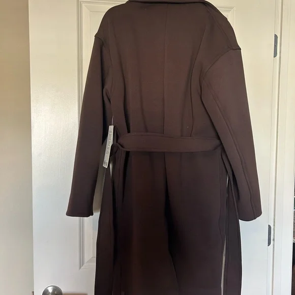 Lululemon coat - Picture 3 of 4